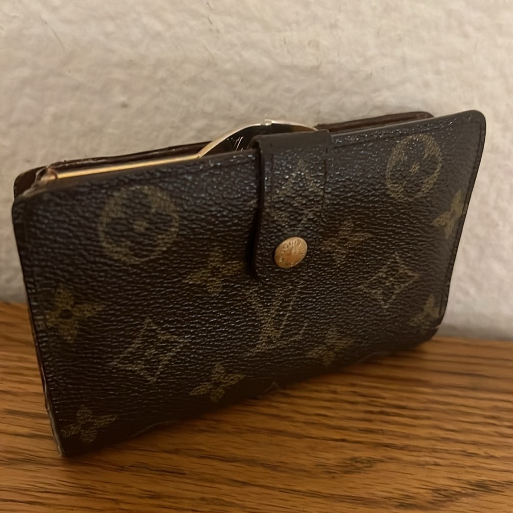 Louis Vuitton authentic kiss Lock wallet.